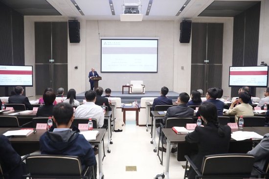 中国人民银行行长潘功胜会见桥水基金创始人瑞·达利欧