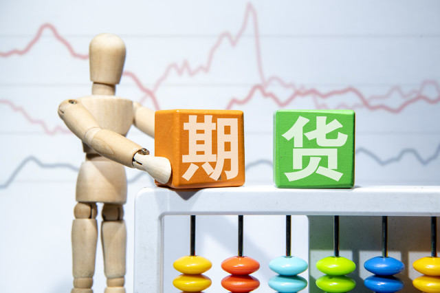如何理解期货市场中的参与者行为与影响？