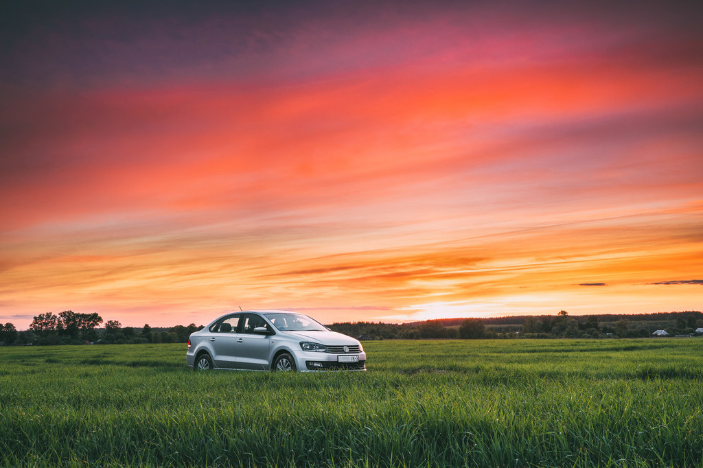 汽车斜着停车技巧？